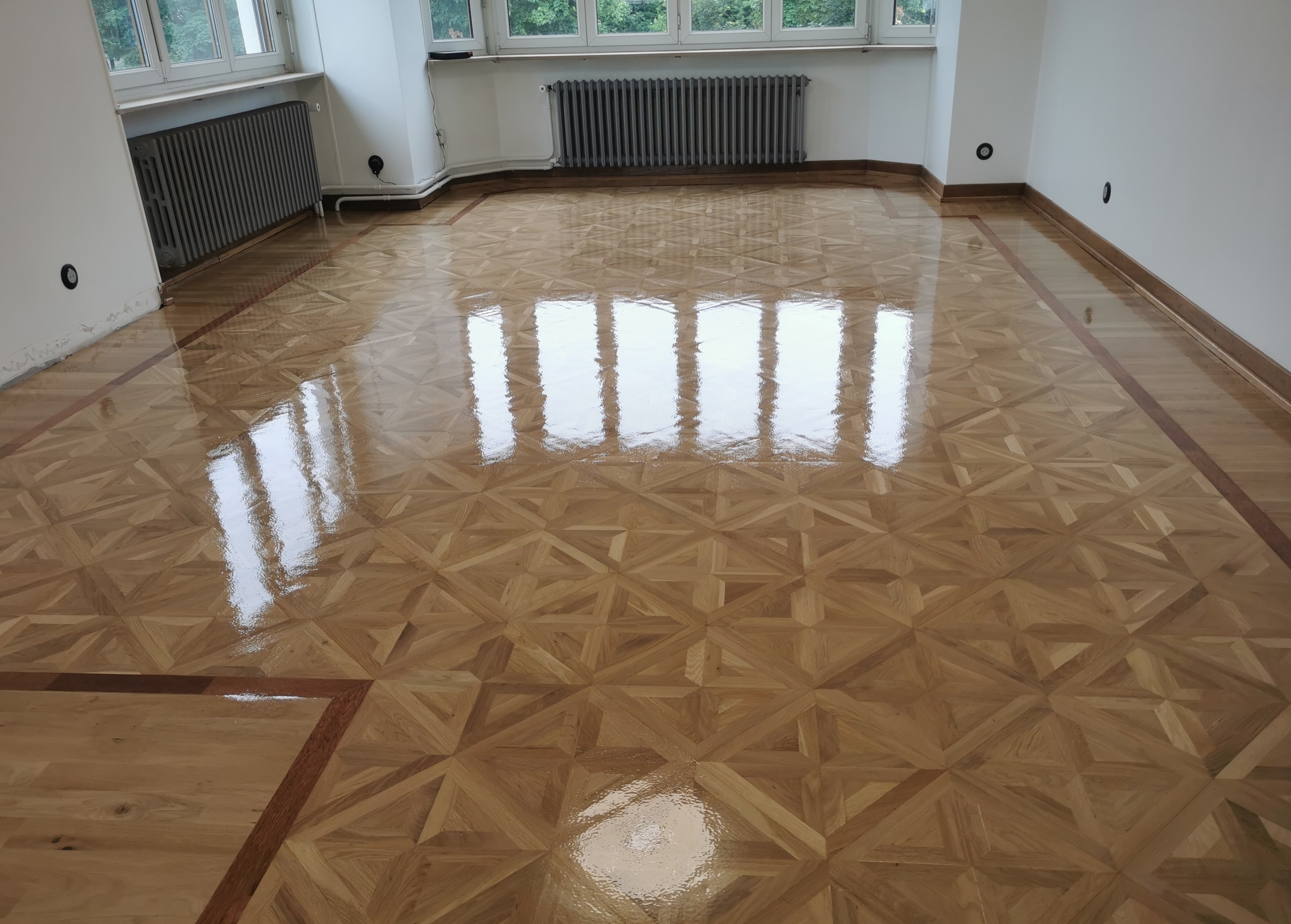 Parquet vitrifié avec une finition brillante
